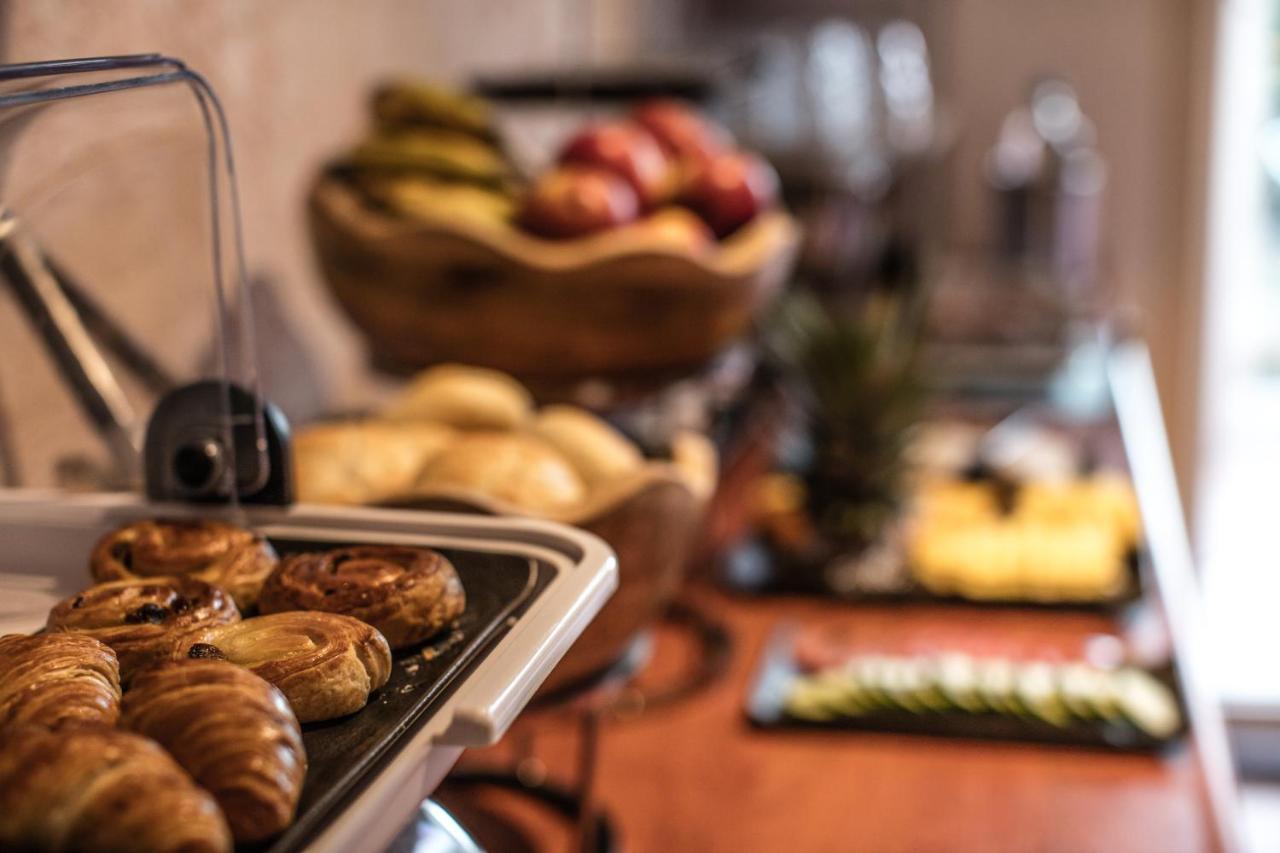 Hotel Le Provencal Слойс Екстериор снимка