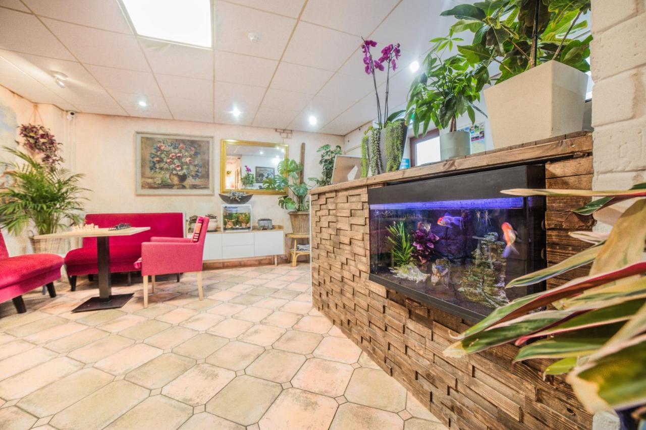 Hotel Le Provencal Слойс Екстериор снимка
