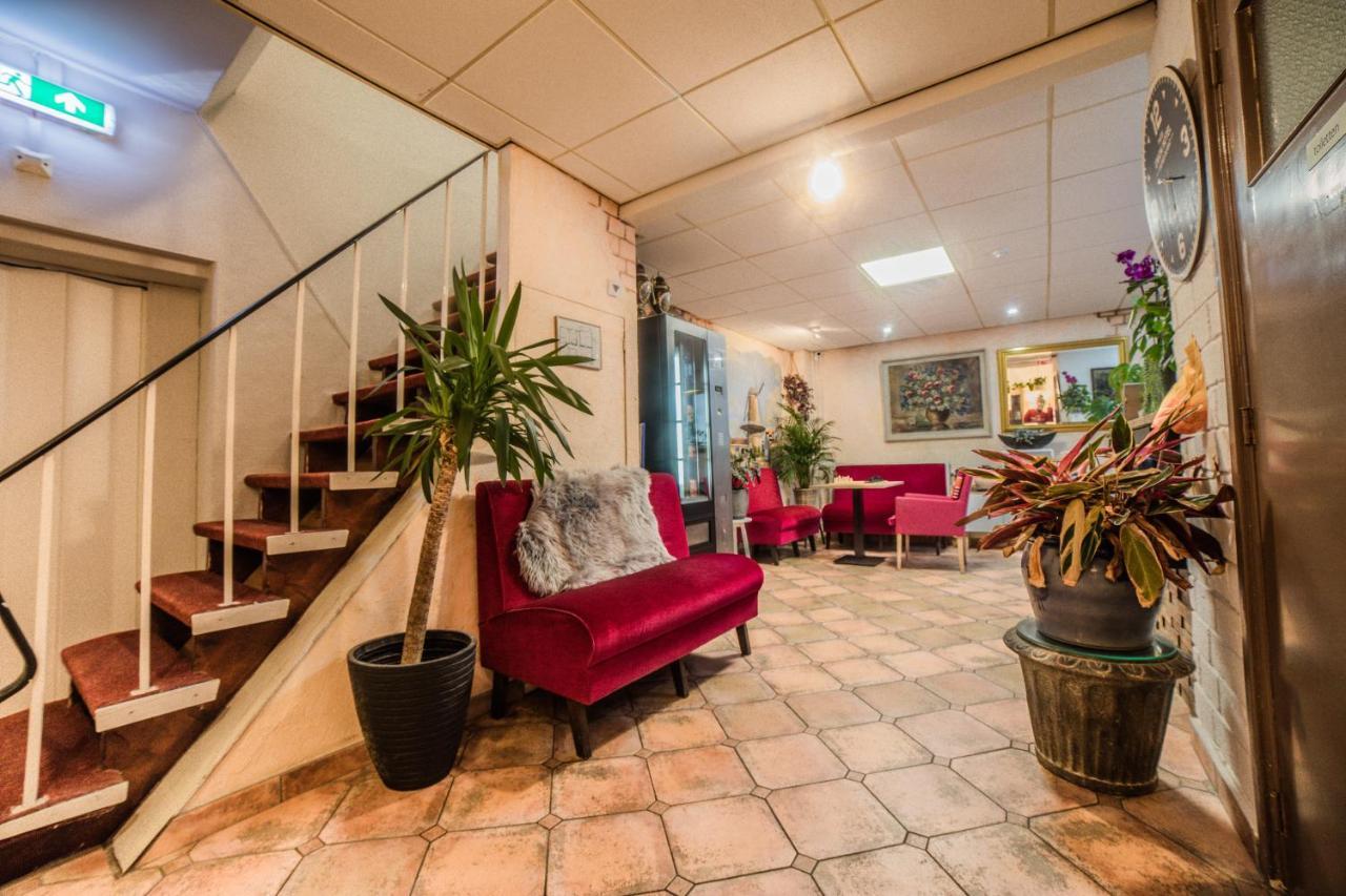 Hotel Le Provencal Слойс Екстериор снимка