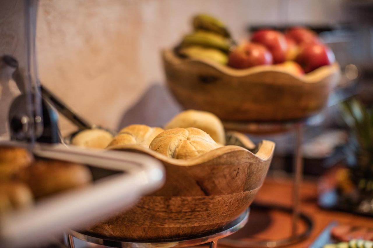 Hotel Le Provencal Слойс Екстериор снимка