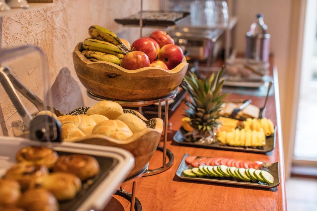 Hotel Le Provencal Слойс Екстериор снимка