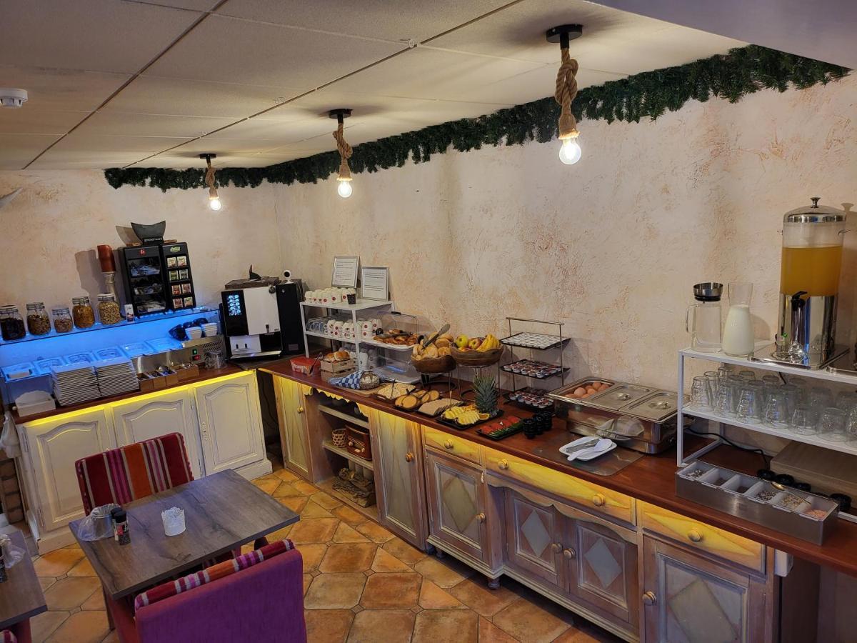 Hotel Le Provencal Слойс Екстериор снимка