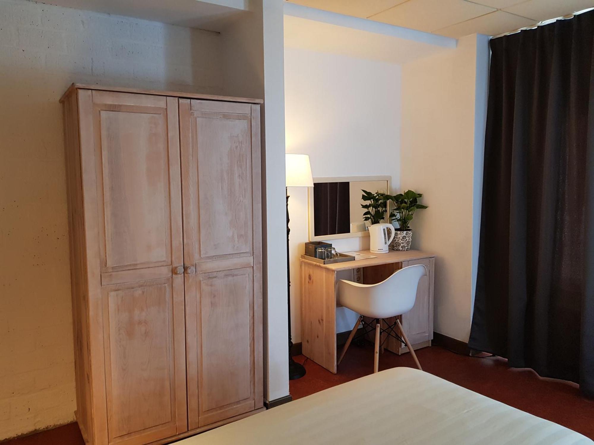 Hotel Le Provencal Слойс Екстериор снимка